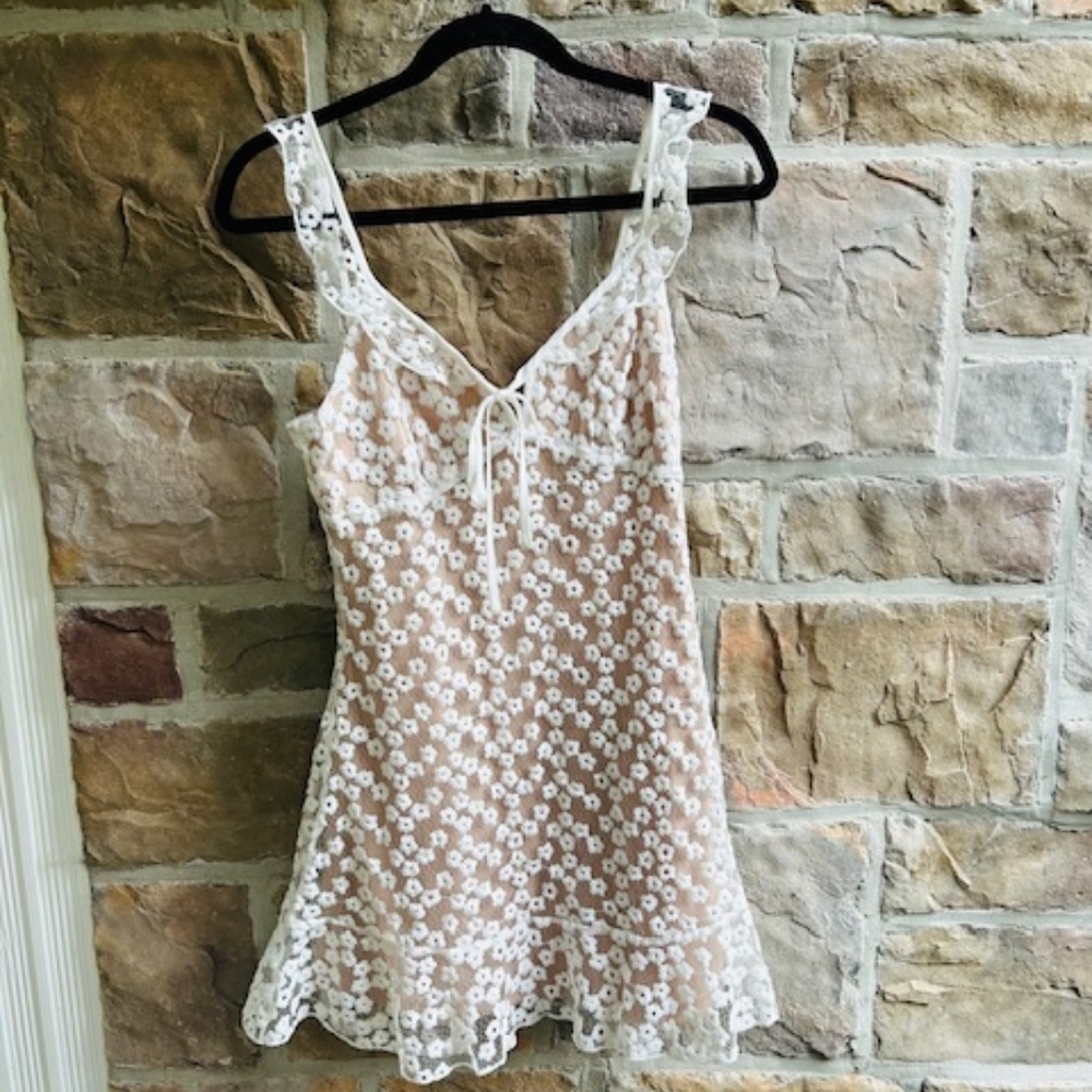 "Just Me" White Floral Mini Dress / Size Small